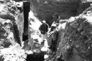 Moshe Dothan, Michal Artzy and Yighal Yadin arguing about Middle Bronze Age stratigraphy